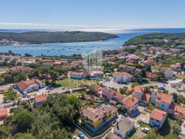 Medulin, okolica, odlična kuća s bazenom nedaleko od plaže