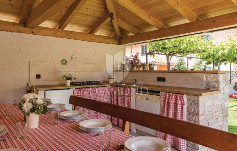 Svetvinčenat, surroundings, spacious holiday home with swimming pool