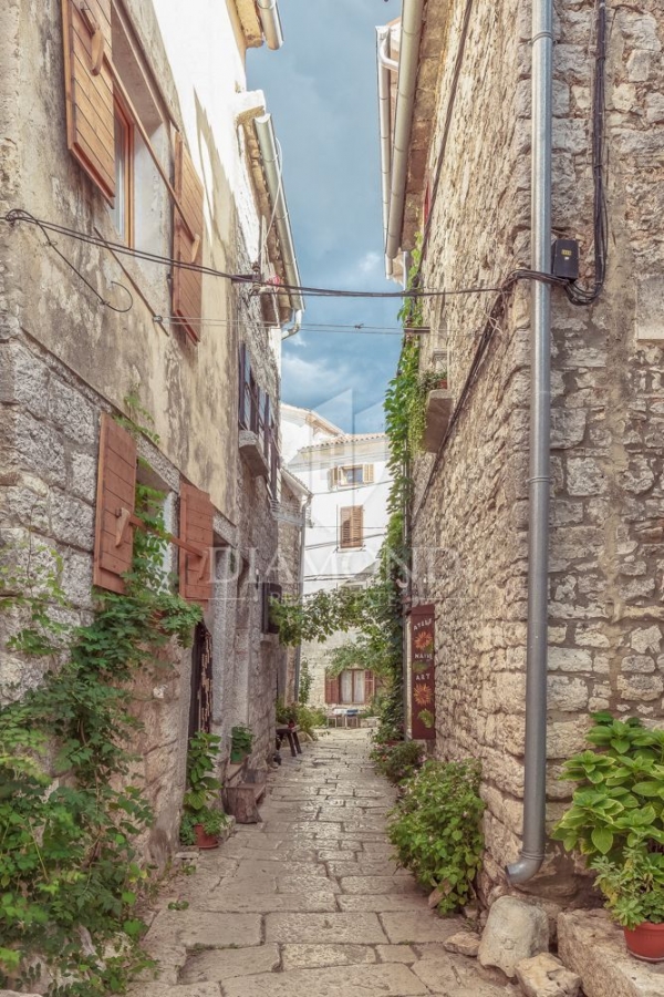 Rovinj, Umgebung, Steinhaus im Zentrum mit Potenzial