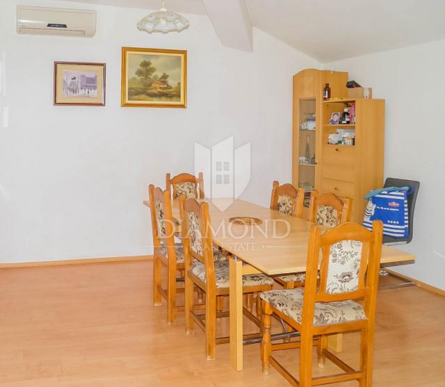 Umag, okolica! Apartmanska kuća u mirnoj ulici!