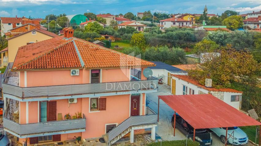 Umag, okolica! Apartmanska kuća u mirnoj ulici!