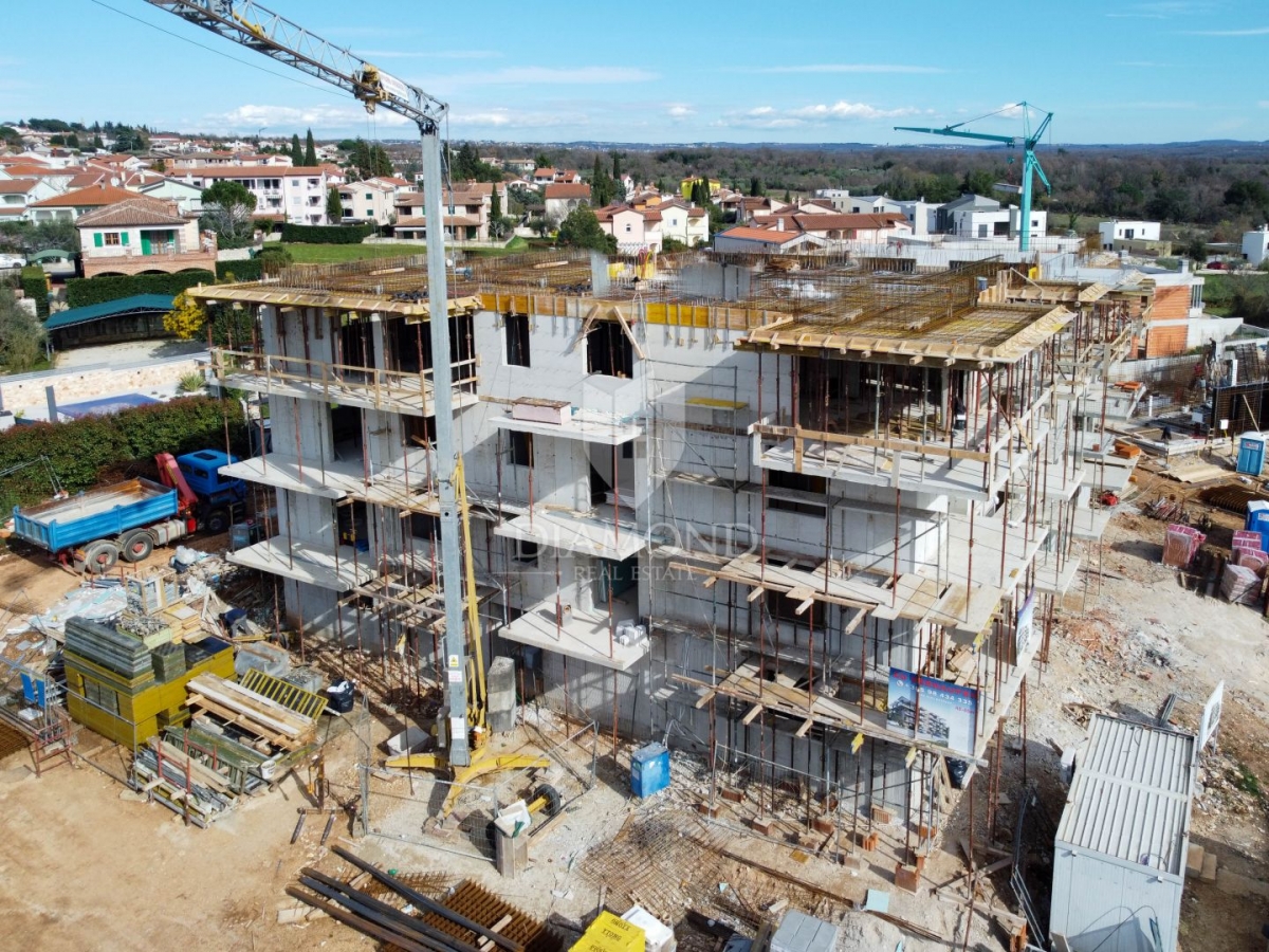 Poreč, Umgebung, Familienwohnung im zweiten Stock nicht weit vom Meer!