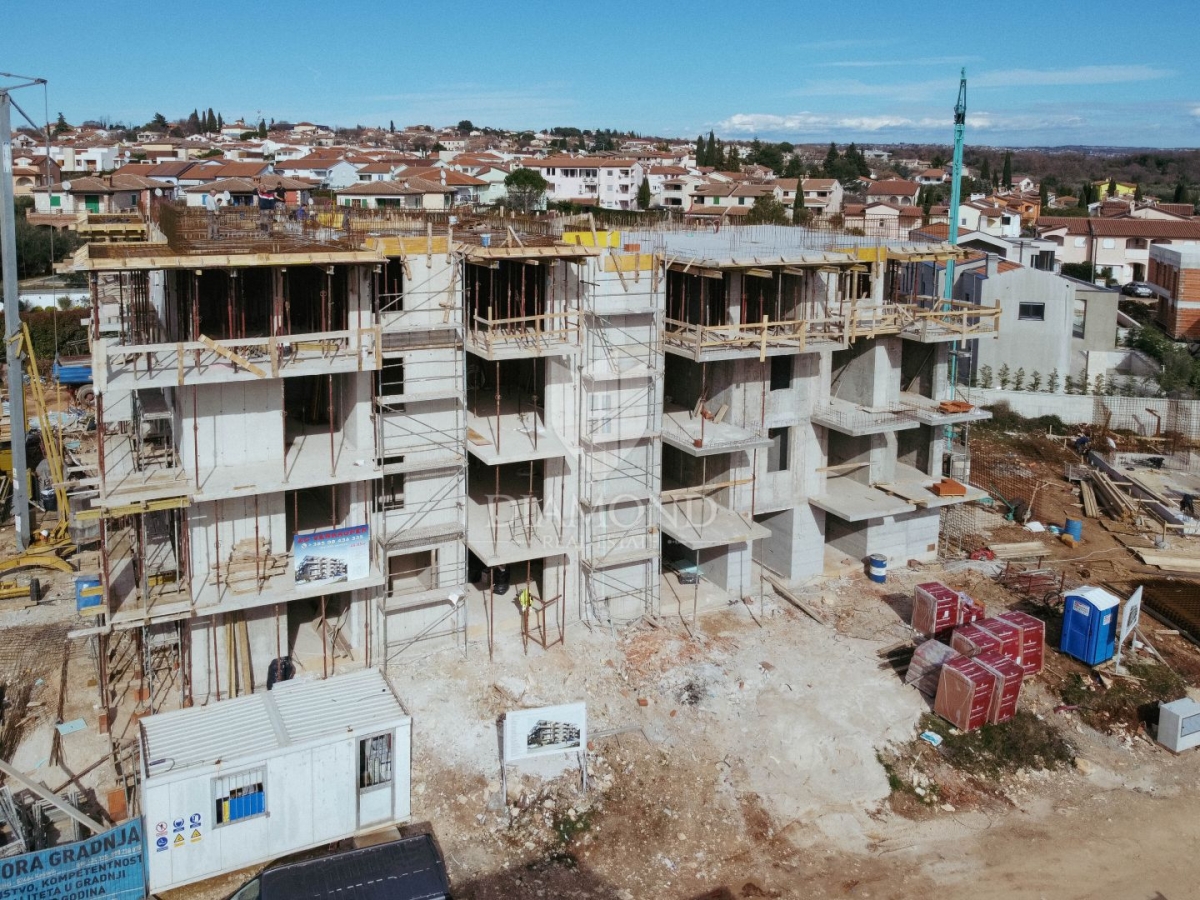 Poreč, Umgebung, geräumige Wohnung im ersten Stock in Strandnähe!