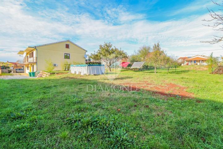 Umag, Umgebung! Mehrfamilienhaus mit schönem Garten!