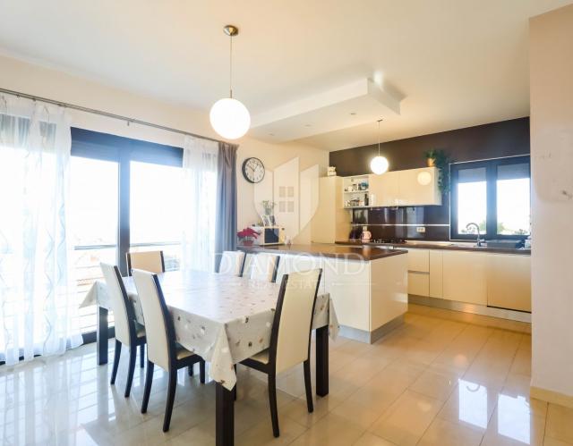 Poreč, surroundings, excellent house with a panoramic view of the sea!