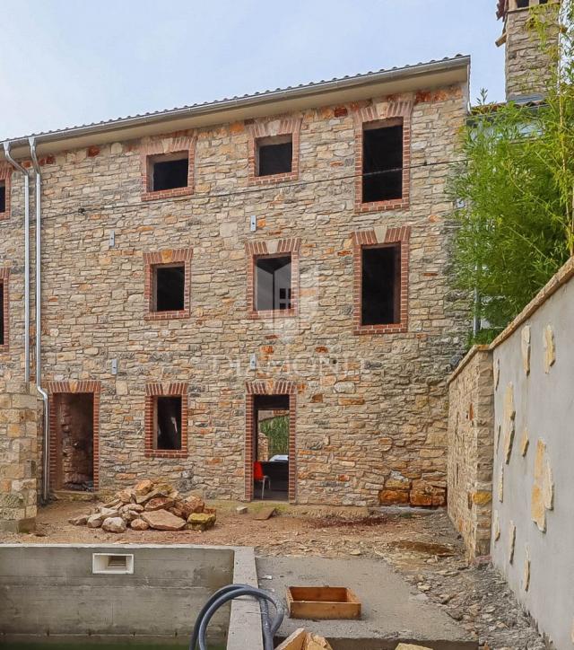 Svetvinčenat, surroundings, stone house with swimming pool