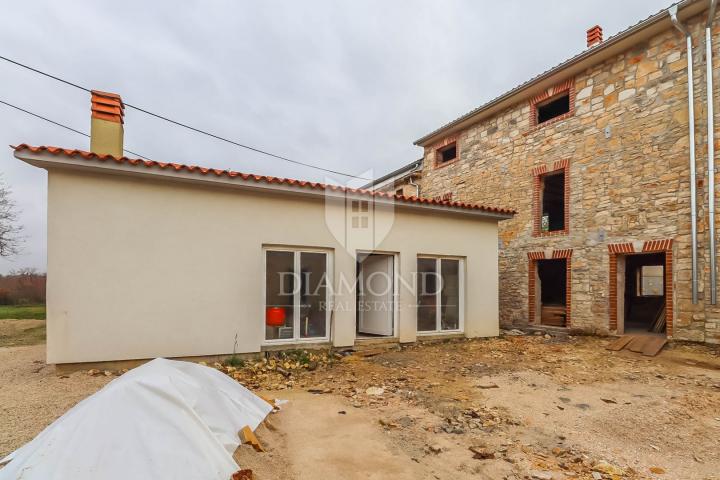 Svetvinčenat, surroundings, stone house with swimming pool