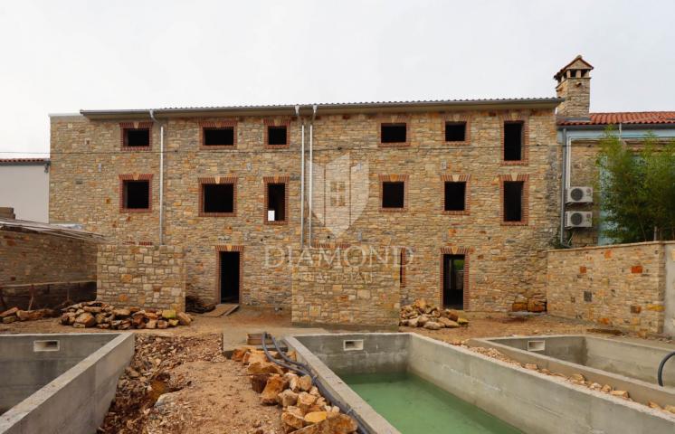 Svetvinčenat, surroundings, stone house with swimming pool