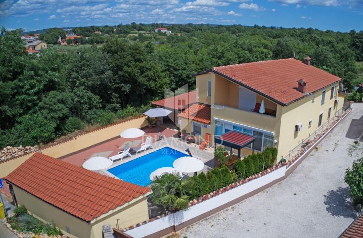 Poreč, okolica, fantastična apartmanska kuća!