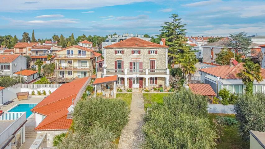 Umag, apartment house 1st row to the sea!