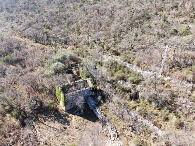 Labin, okolica, starina sa prekrasnim pogledom na more