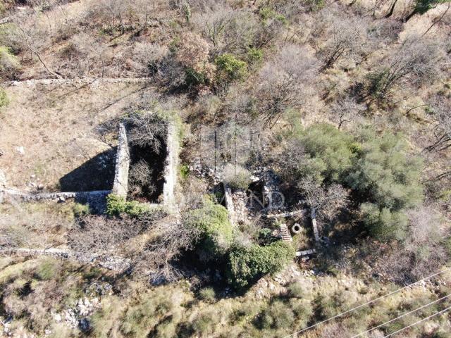 Labin, okolica, starina sa prekrasnim pogledom na more