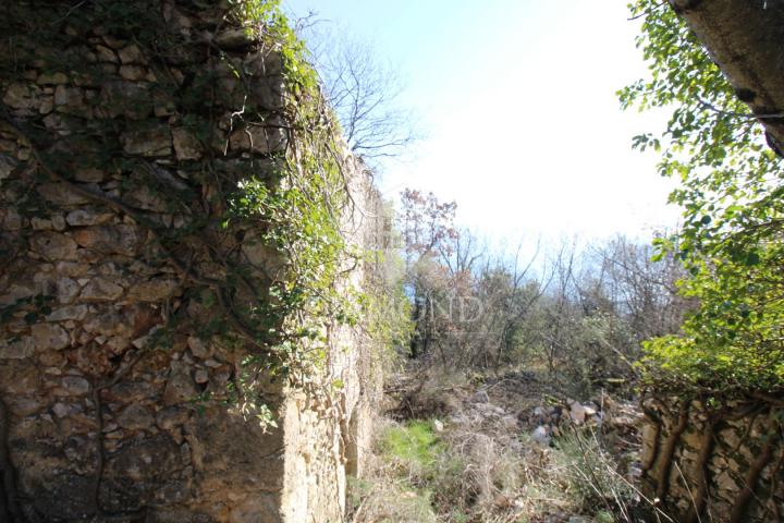 Labin, okolica, starina sa prekrasnim pogledom na more