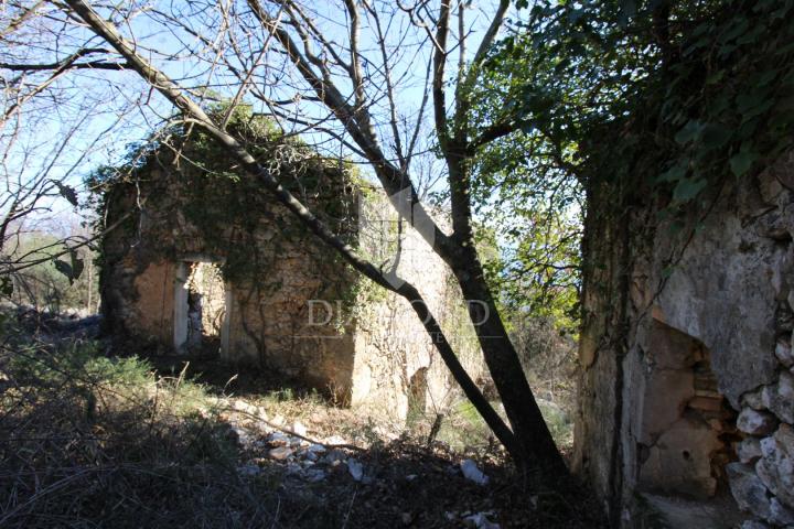 Labin, okolica, starina sa prekrasnim pogledom na more