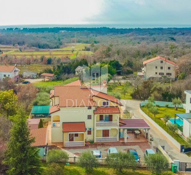 Umag, okolica! Apartmanska kuća sa bazenom!