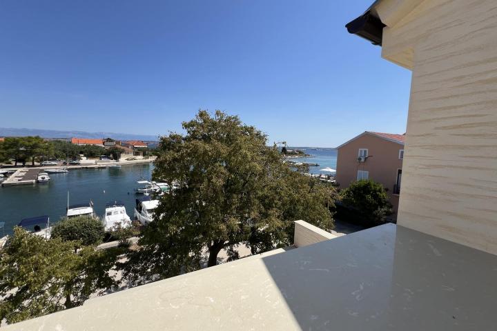 Zadar, otok Ugljan novogradnja penthouse 124 m2 prvi red do mora