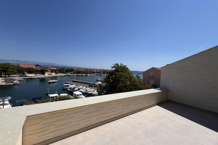 Zadar, otok Ugljan novogradnja penthouse 124 m2 prvi red do mora