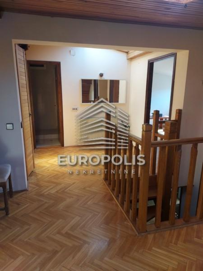 Duplex sa parkingom kod Pinka, Dedinje ID#5383