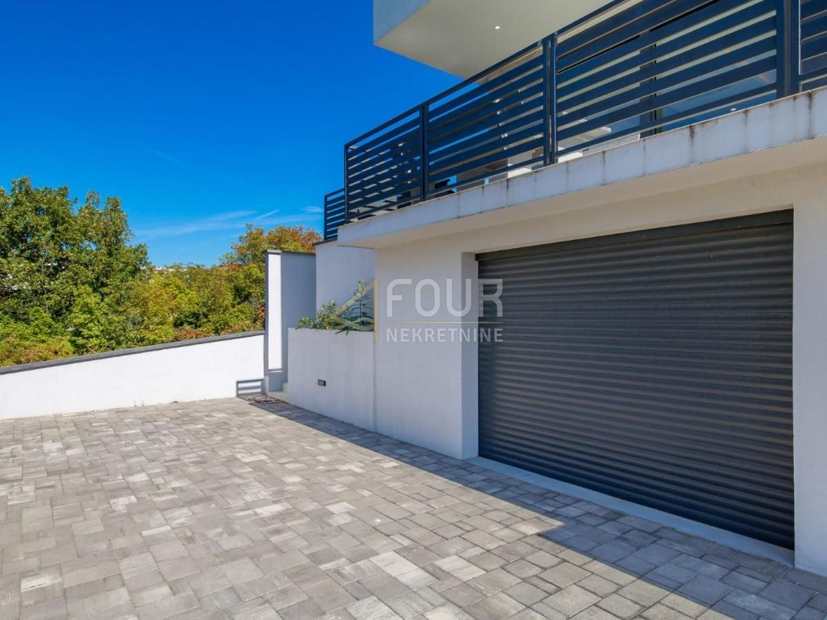 House Kostrena, 394m2