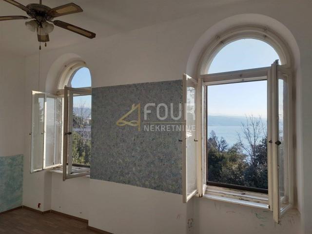 Opatija, 106m2, 3skl, velika terasa, 30m od mora