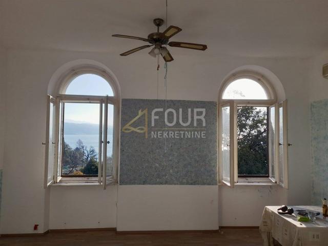 Opatija, 106m2, 3skl, velika terasa, 30m od mora