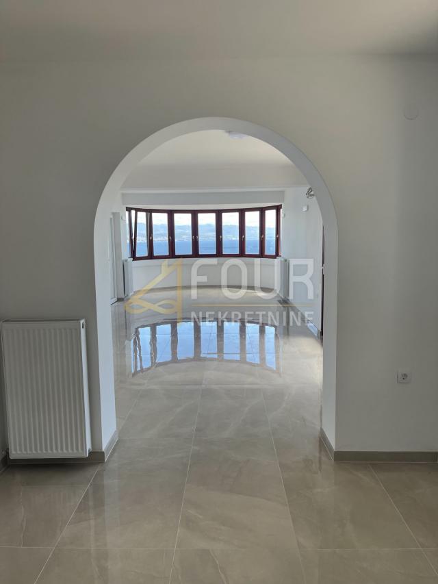 Opatija, 170. 45m2, 2s+db, 3 terase, balkon, pogled, parking