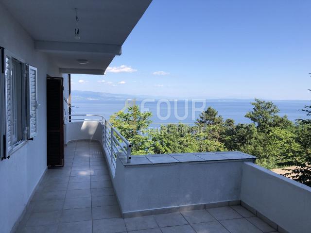 Opatija, 170. 45m2, 2s+db, 3 terase, balkon, pogled, parking