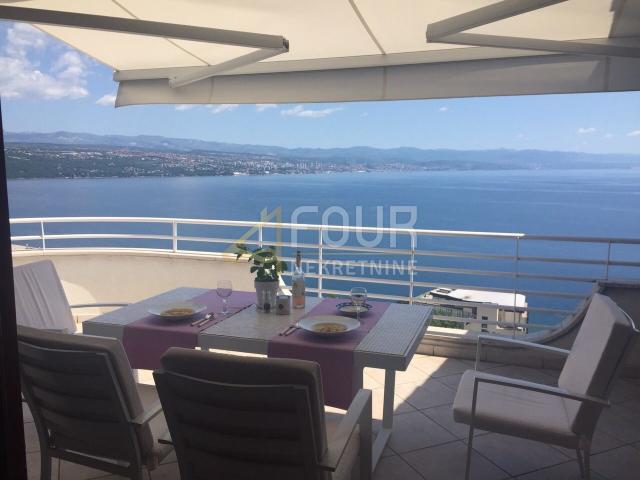 Opatija, 281. 14m2, dvoetažni stan, parking, blizina mora