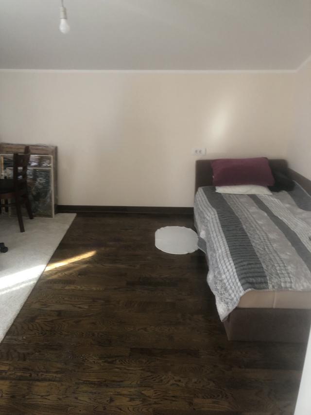 ZEMUN BATAJNICA 85m2 , T , 163000e