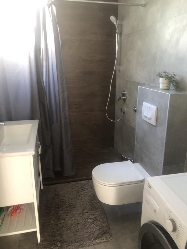 ZEMUN BATAJNICA 85m2 , T , 163000e