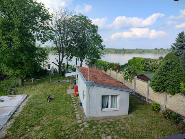 ZEMUN ZEMUN-GORNJI GRAD 495m2 , 4T , 1200000e