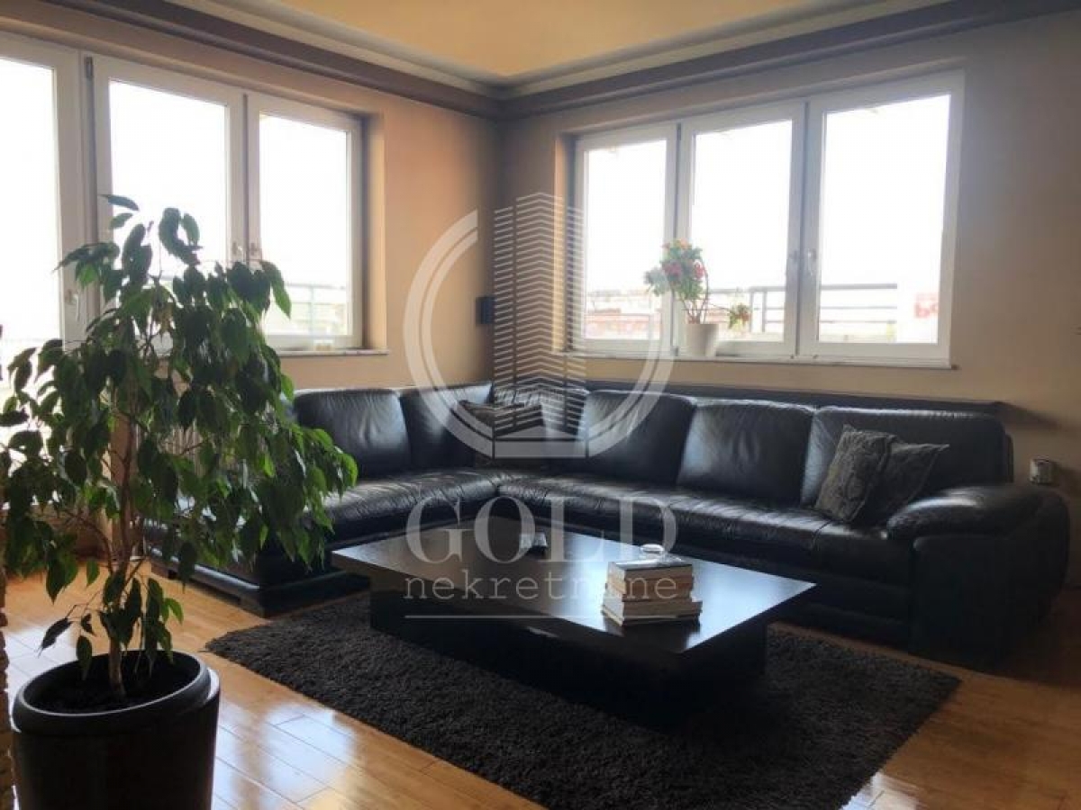 Novi Sad-Nova Detelinara, Janka Čmelika, 113. 00m2, 157125 eur ID#2146