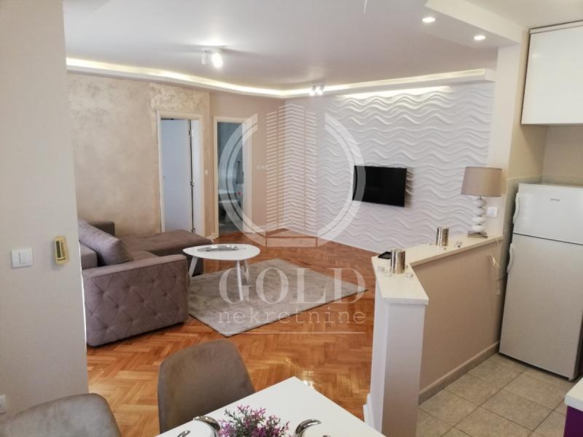 LUX STAN 51. 00m2, Miše Dimitrijevića 600 eur- USELJIV !!! ID#3906