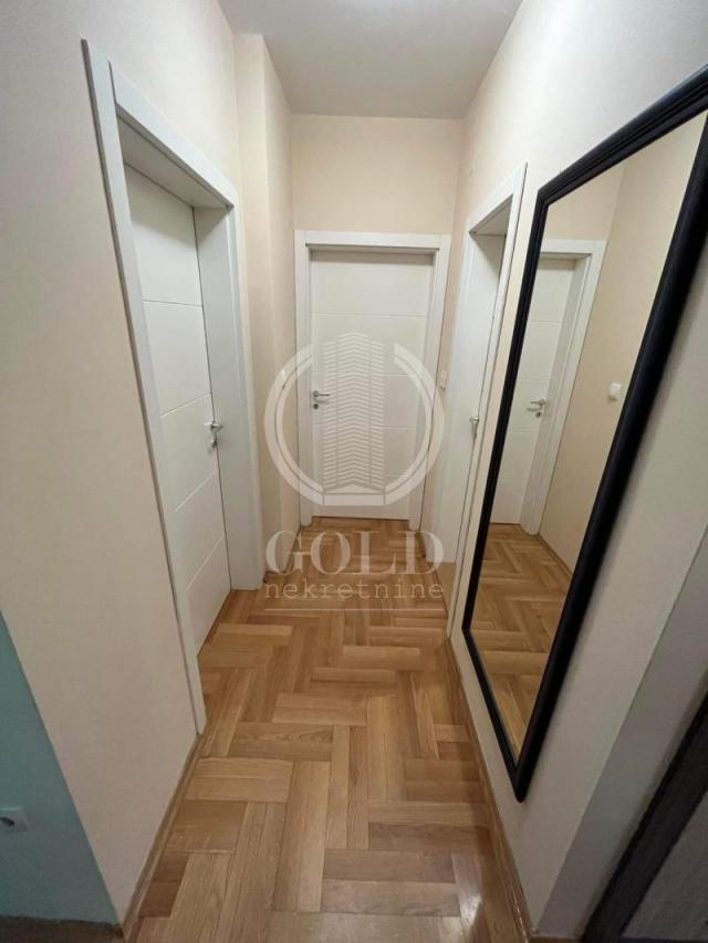 IZDAVANJE Stan 2. 5: NOVI SAD- Bulevar Patrijarha Pavla, 48m2, 450e ID#4832