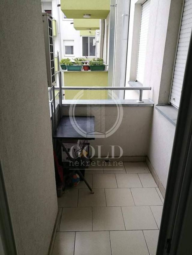 IZDAVANJE Stan 2. 5: NOVI SAD- Bulevar Patrijarha Pavla, 48m2, 450e ID#4832