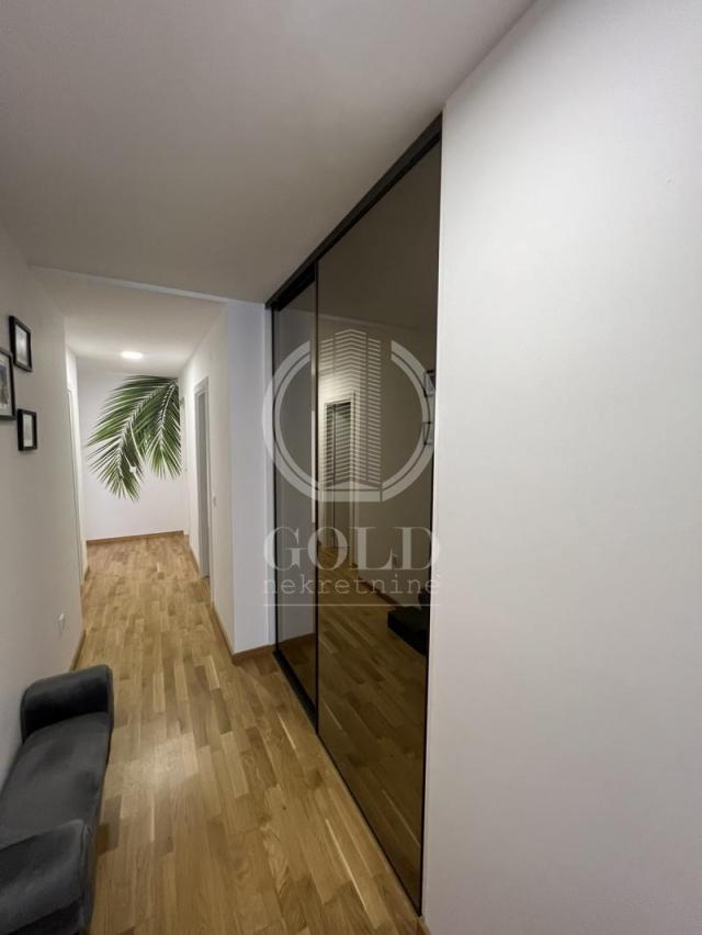 PRODAJA Stan 3. 0+ garaža: NOVI SAD-Bulevar Evrope, , 87m2, 262650e ID#5199