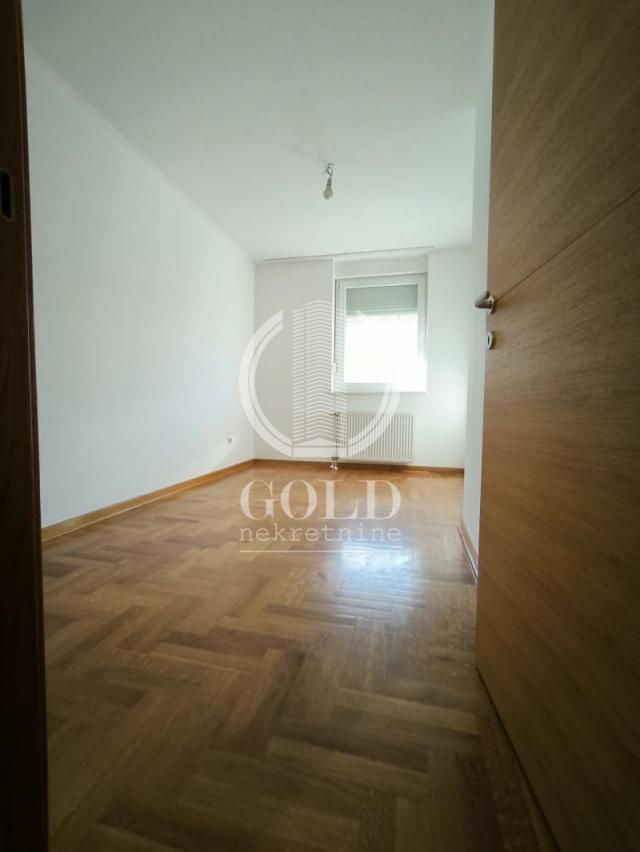 PRODAJA Stan 3. 0: NOVI SAD- Centar, Kosovska, 70. 00m2, 185920 eur ID#6233