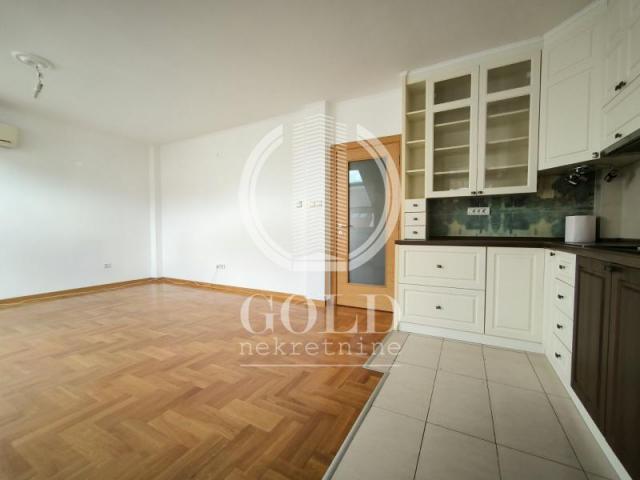 PRODAJA Stan 3. 0: NOVI SAD- Centar, Kosovska, 70. 00m2, 185920 eur ID#6233