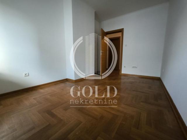 PRODAJA Stan 3. 0: NOVI SAD- Centar, Kosovska, 70. 00m2, 185920 eur ID#6233