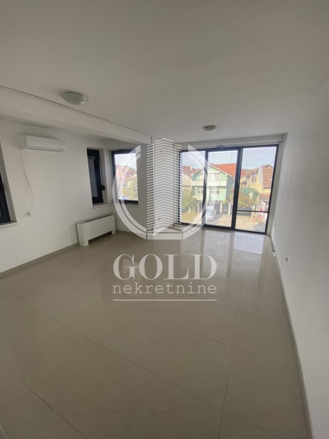 IZDAVANJE Poslovni prostor: NOVI SAD-Novi Sad-Adice, 200m2, 1600 eur ID#6326