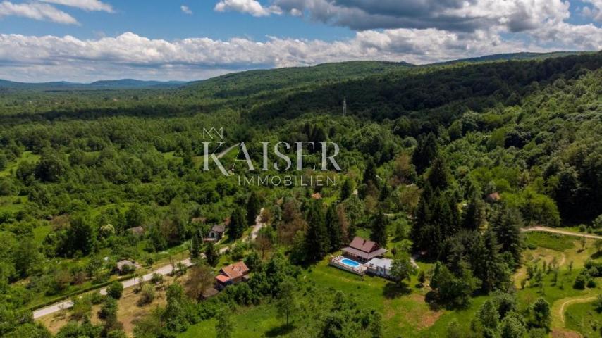 Ogulin, Kamenica Skradnička – Haus mit großem Grundstück