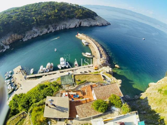 Vrbnik – Kuća s neponovljivom pozicijom i pogledom