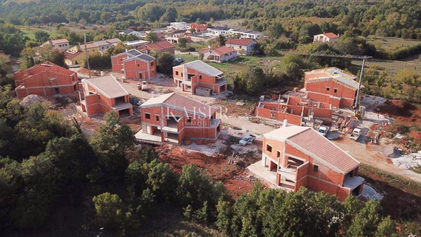 Labin - novogradnja s bazenom, 150 m2