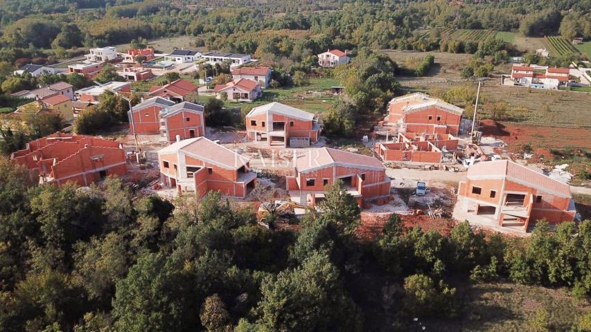 Labin - novogradnja s bazenom, 150 m2