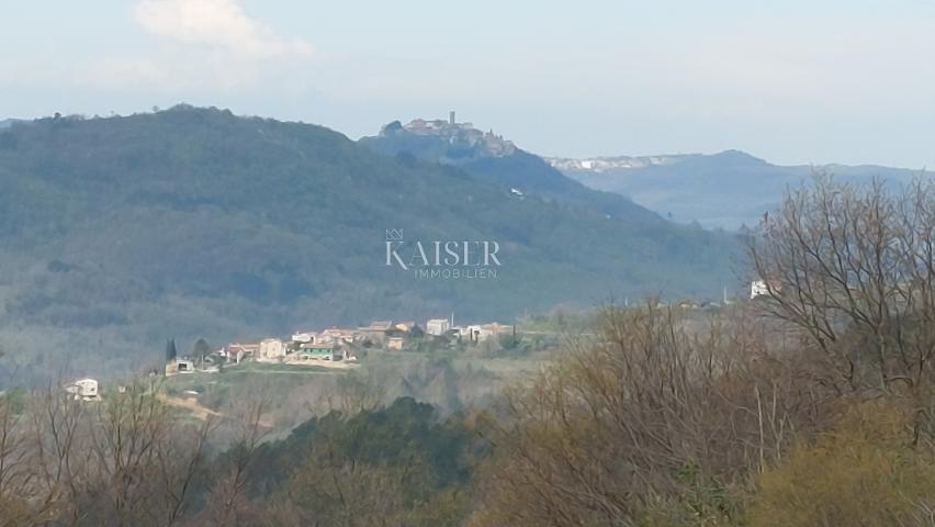 Istra, Motovun-građevinsko zemljište s pogledom na jezero Butoniga 