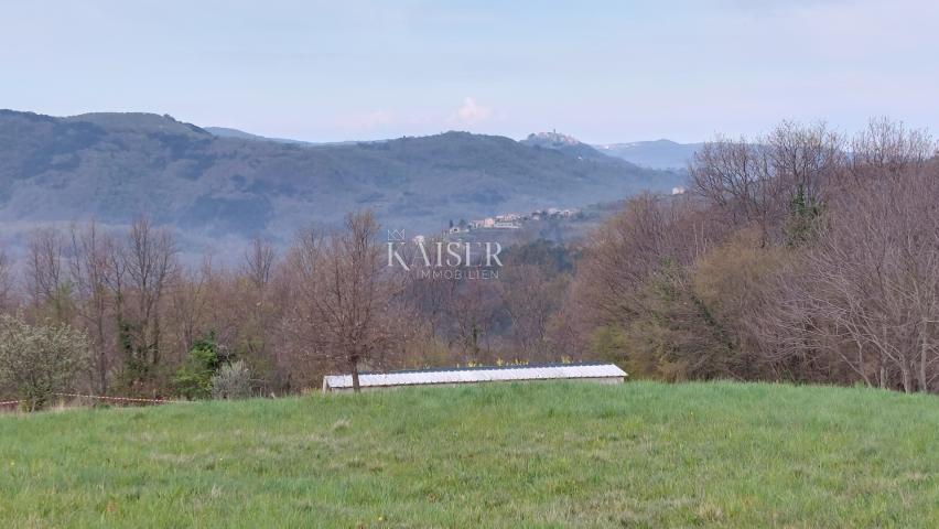 Istra, Motovun-građevinsko zemljište s pogledom na jezero Butoniga 