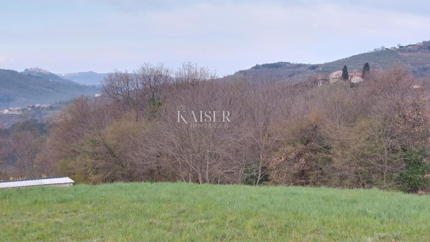 Istra, Motovun-građevinsko zemljište s pogledom na jezero Butoniga 