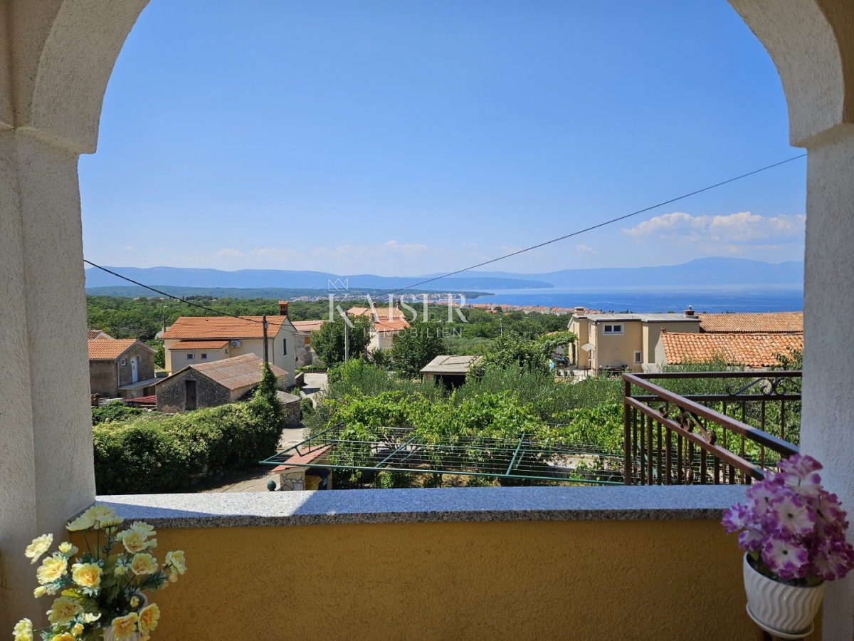 Otok Krk, Malinska - kuća sa 4 apartmana