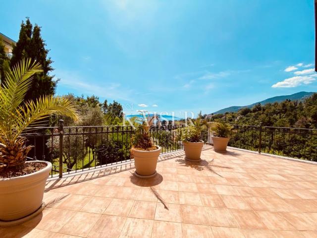 Opatija, okolica – Predivan stan u venecijanskom stilu, 184 m2