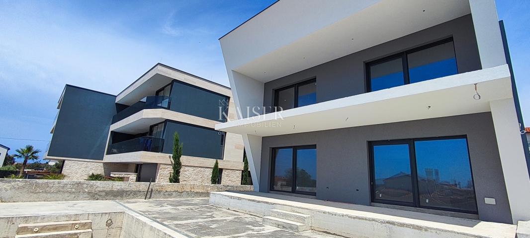 Medulin - moderna vila s bazenom, 290 m2